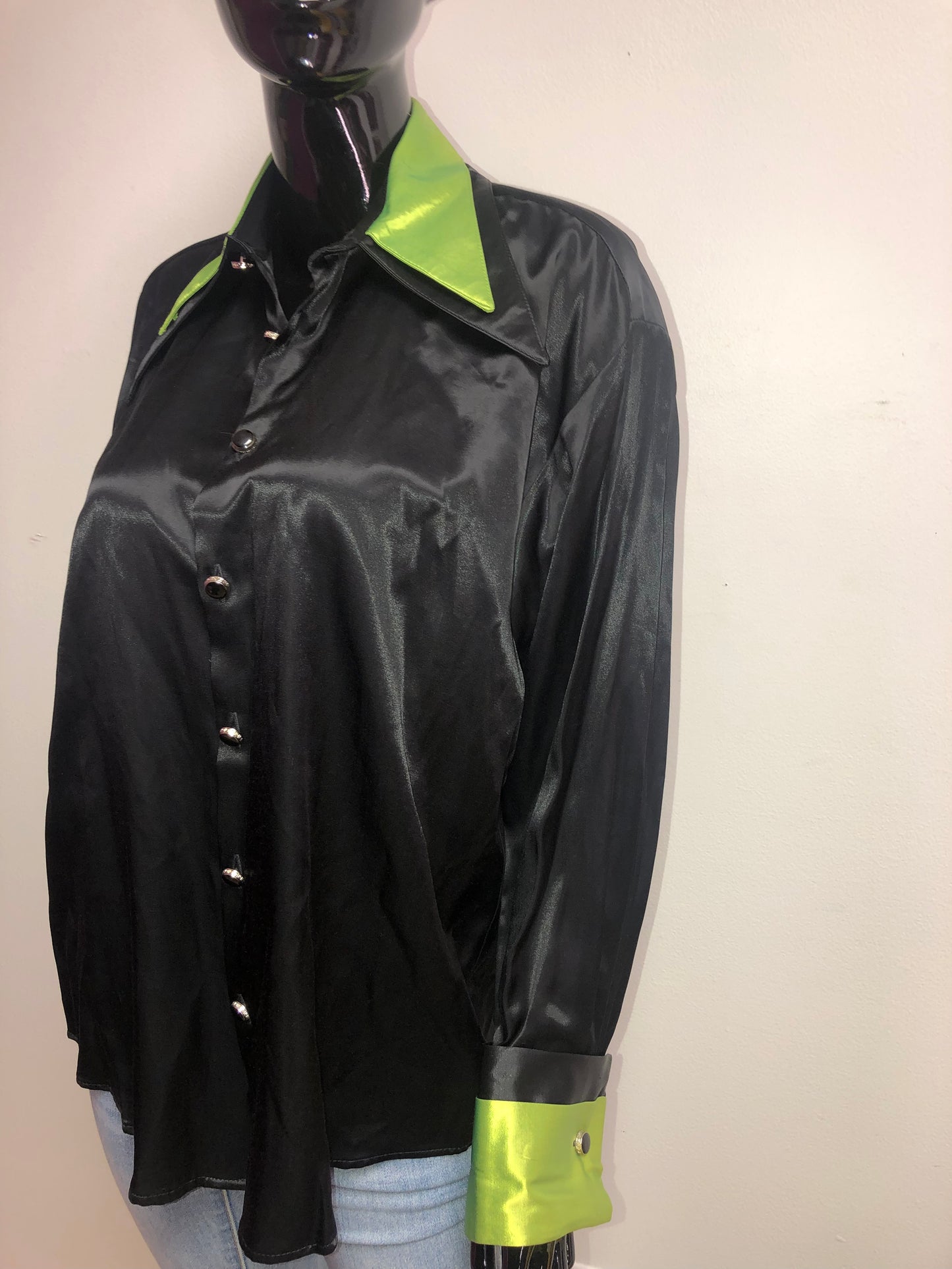 Vintage Izzy Button Up Size L