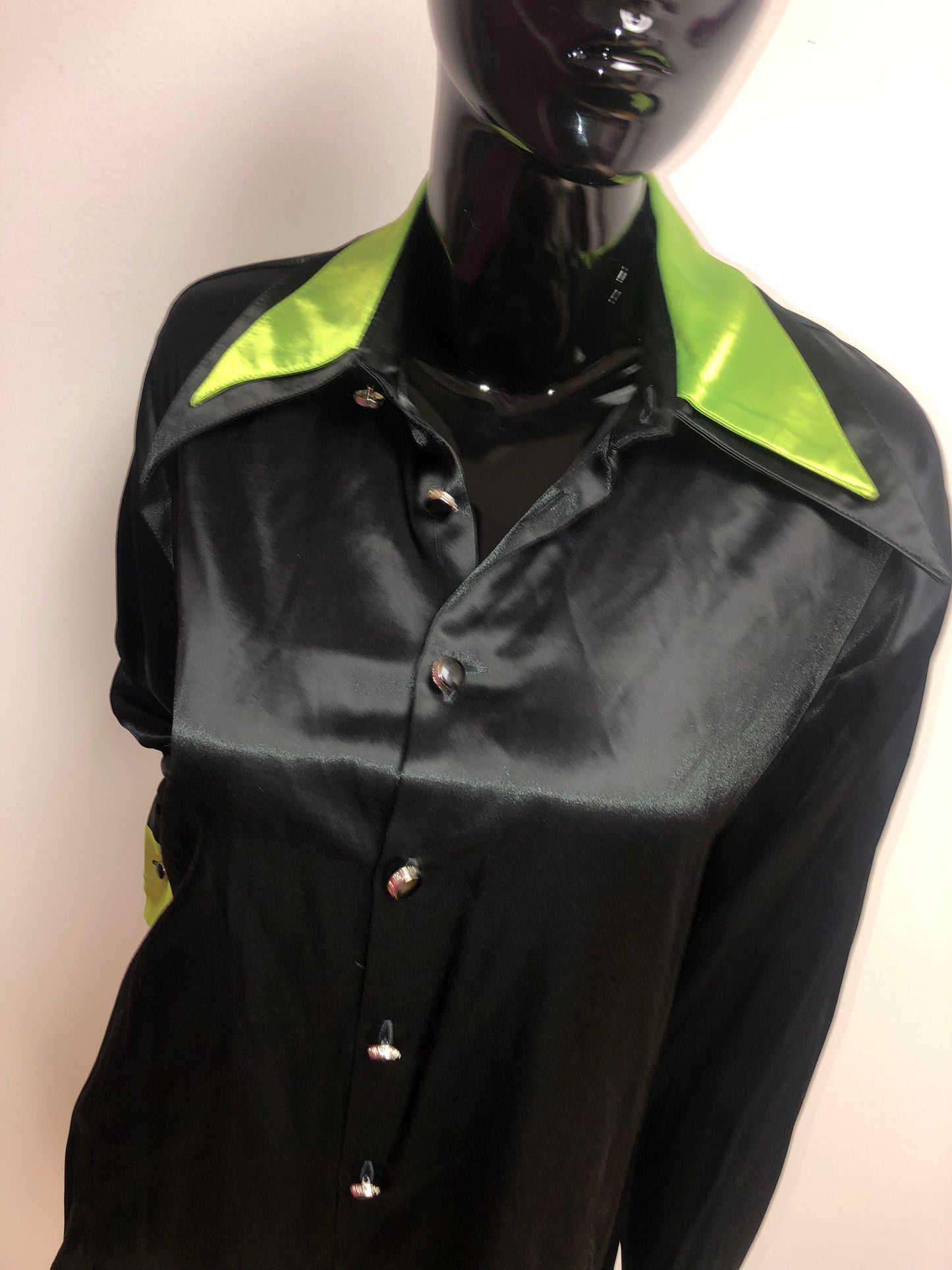 Vintage Izzy Button Up Size L